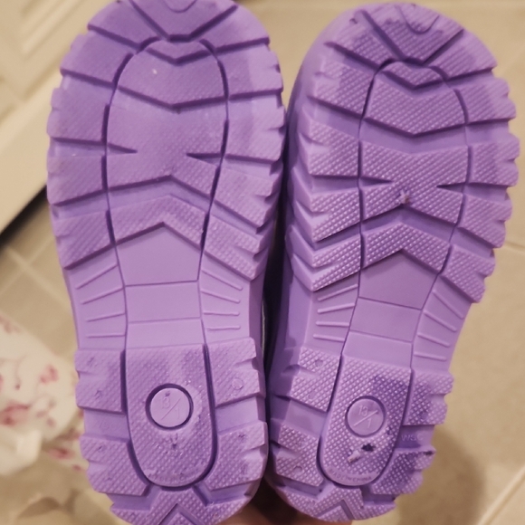 New Girls Snow Boots - Picture 3 of 3